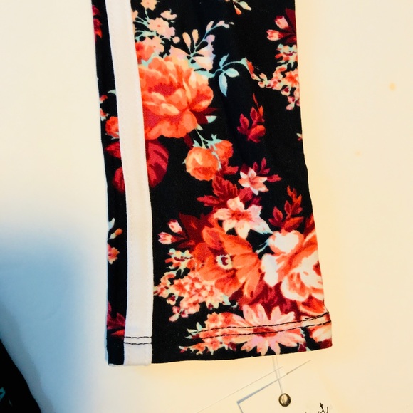 Ultra Flirt NWT Black floral hoodie Juniors M - Picture 2 of 6